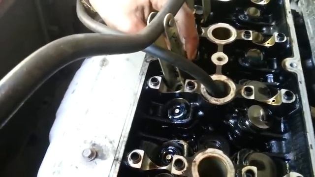 Замена маслосъемных колпачков без снятия головки