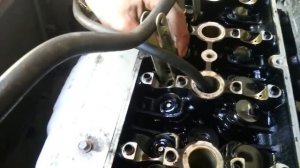 Замена маслосъемных колпачков без снятия головки