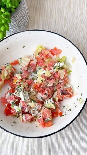 📣😍ЕЩЁ ОДИН ВКУСНЫЙ ЗАВТРАК ЗА 3 МИНУТЫ ВАМ В КОПИЛКУ 😘. 

Тортилья с рыбой и помидорками.