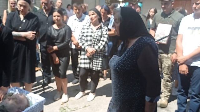 Похорон Героя Олександра Макарука в Грем'ячому. Фрагмент виступу вчительки Ніни Мельник смотреть онлайн