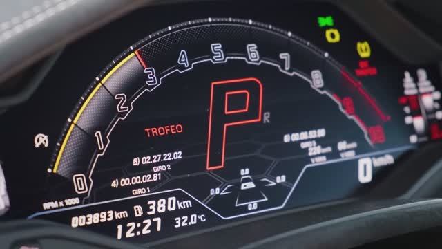 Катание за рулем спорткара или на гоночном такси: Экстремальные развлечения Агентства Экстрима АХАА смотреть онлайн