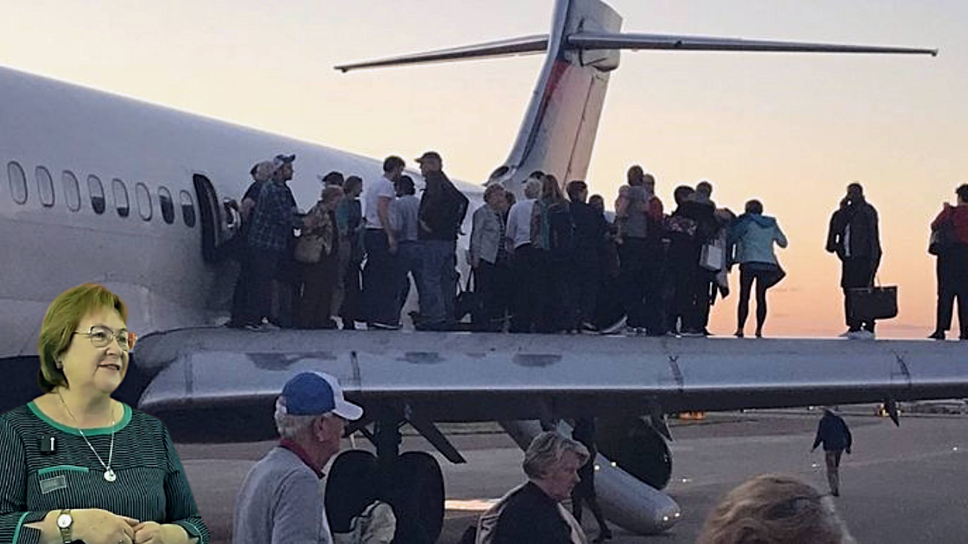 Почему нас задержали в самолёте при возвращении из Индии? ● Анекдот смотреть онлайн