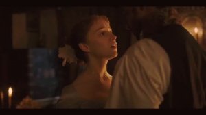 Hot Scene Phoebe Dynevor Reg Jean Page