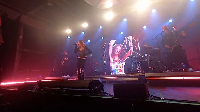 Leony Live - Simple Life Köln Carlswerk Victoria , (13.3.2024) смотреть онлайн
