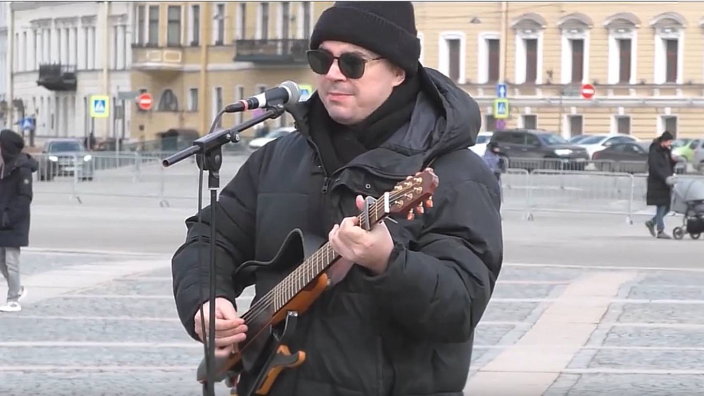 Музыкант на Дворцовой. смотреть онлайн