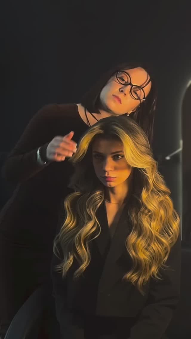 Объемные локоны быстро и просто #прическа #укладка #волосы #локоны