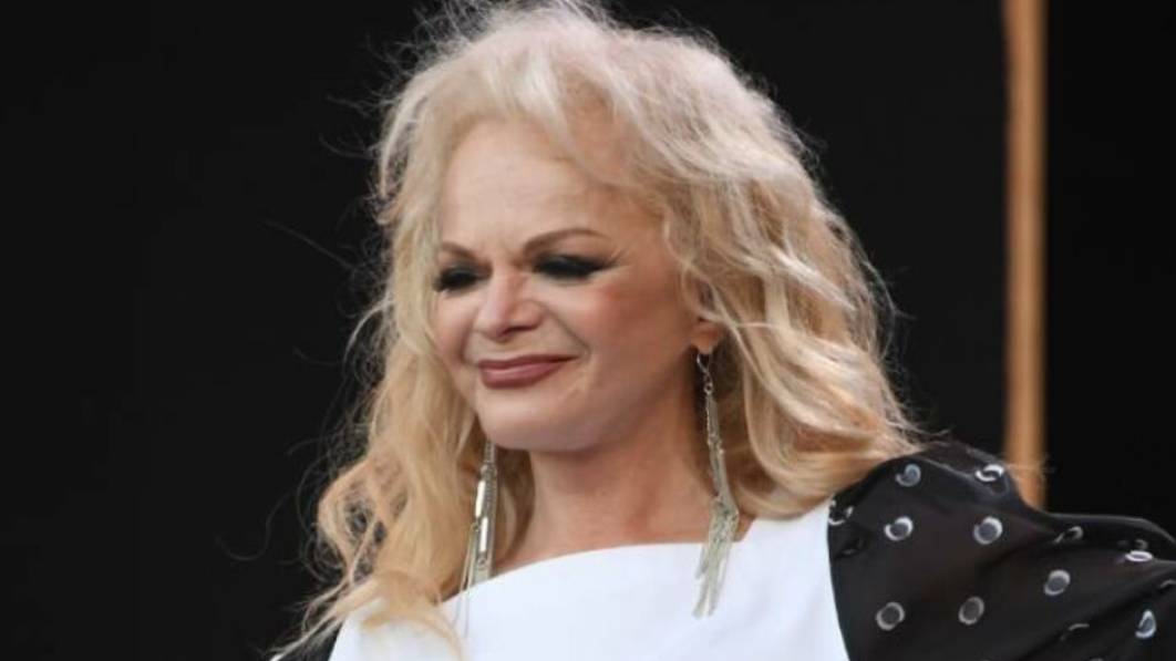 Оказывается Лариса Долина не отдавала отчет своим действиям при продаже квартиры? смотреть онлайн