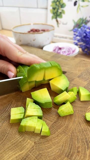 📣😋НЕРЕАЛЬНО ВКУСНЫЙ САЛАТ С 🥑АВОКАДО И ФАСОЛЬЮ🫘
Подойдет как в качестве постного блюда, так и к