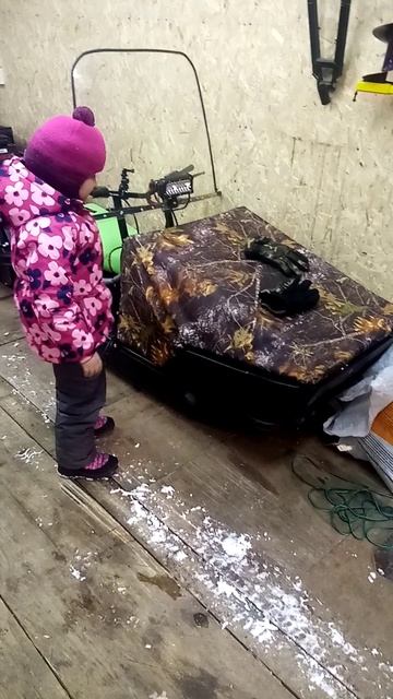 Внучка у деда в гараже смотреть онлайн