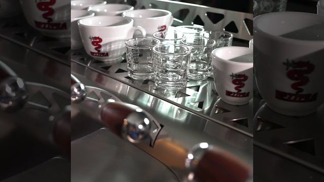 Итальянские кофемашины-автоматы BEZZERA VICTORIA смотреть онлайн