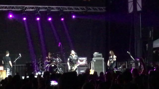 Puddle of Mudd She Fucking Hates Me Live смотреть онлайн