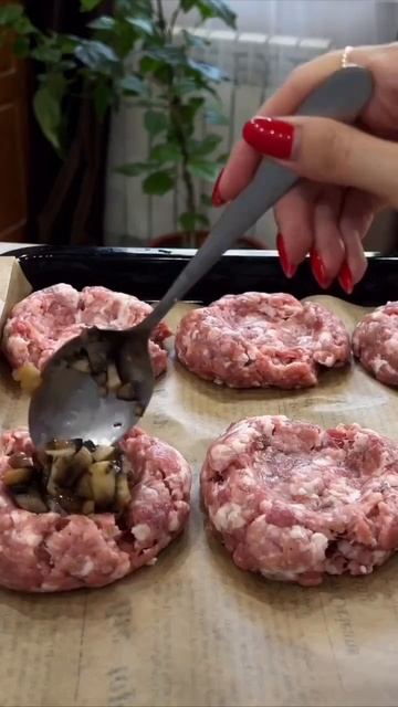 МЯСНЫЕ ГНЁЗДА С ГРИБАМИ смотреть онлайн