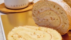 Бисквитный рулет, крем с халвой.