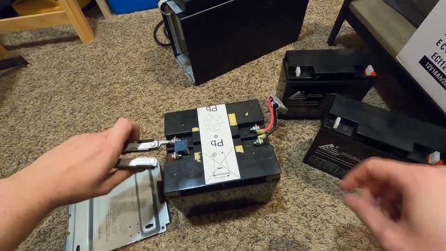 Replacing Batteries in an APC Smart-UPS SMT1500 смотреть онлайн