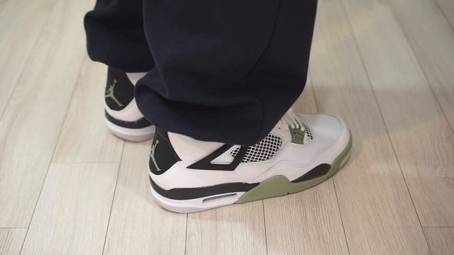 (W) Jordan 4 Retro Oil Green смотреть онлайн