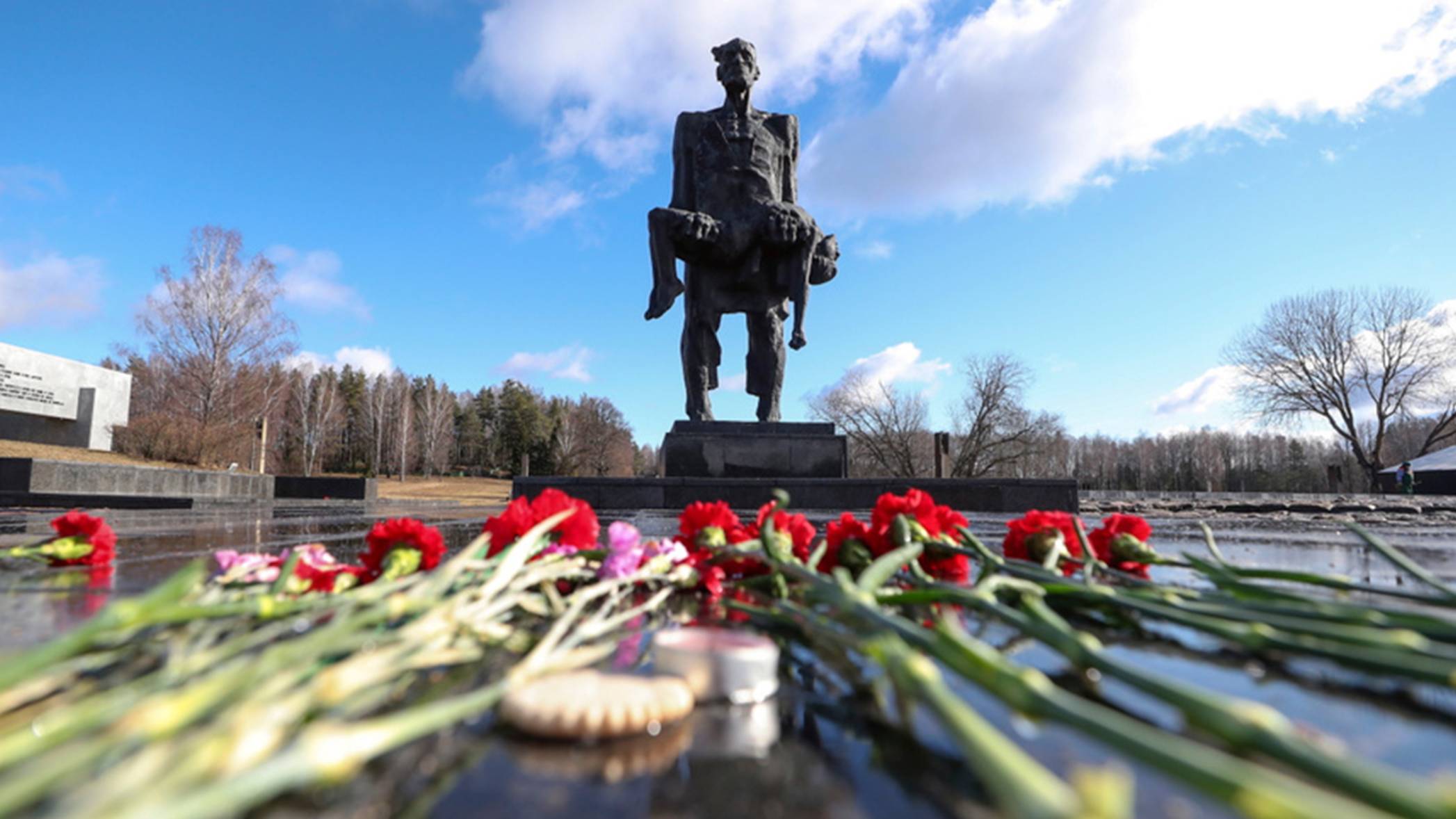 Мемориальный комплекс «Хатынь» открылся в честь 82-й годовщины трагедии смотреть онлайн