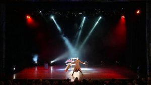 Шоу Иллюзий / Зиг Заг / Разрезание девушки