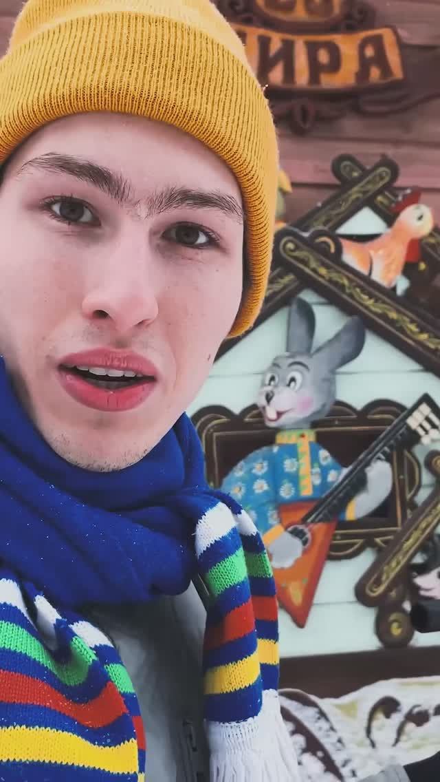 Что можно встретить до парка Околица? Необычные фигуры из снега и дерева.mp4