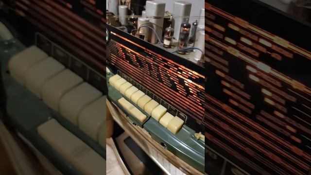 FM в ламповом приемнике Festivals смотреть онлайн