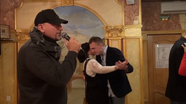 Алексей БЕСПРОЗВАННЫЙ - 1."Как хочется любить.". 2."Дождь". 3."Остановись, коснись своей рукою". смотреть онлайн