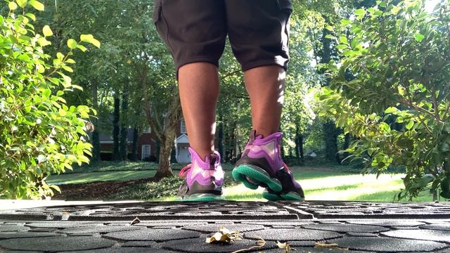 LEBRON 19 WILD BERRY + On Foot 👟 смотреть онлайн