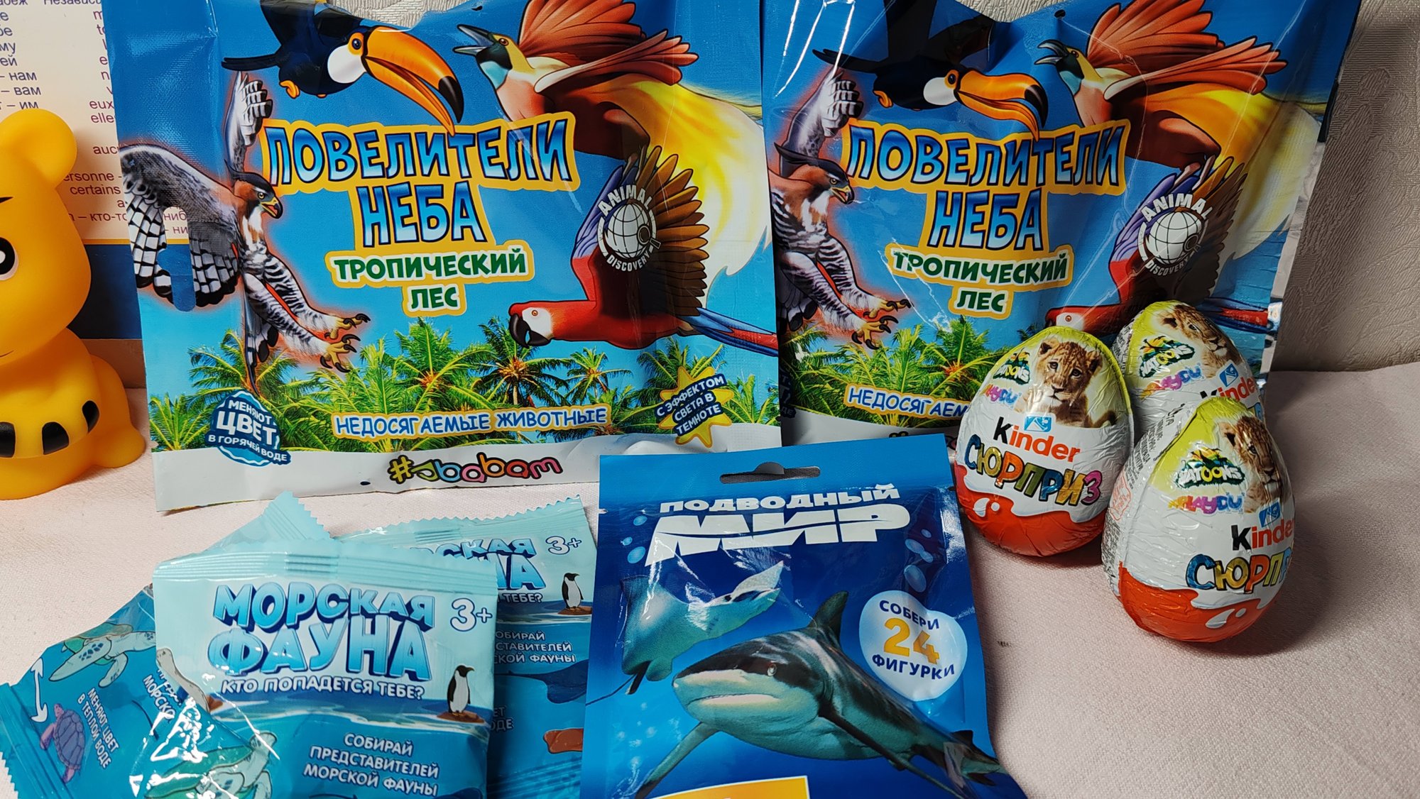 Распаковка игрушек, распаковка сюрпризов из Красного и белого, sbabam смотреть онлайн