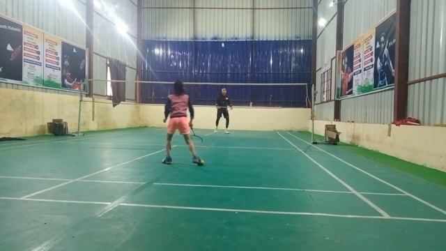6 years old girl playing badminton смотреть онлайн