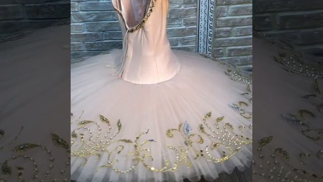 Балетная принцесса Аврора из балета Спящая красавица смотреть онлайн