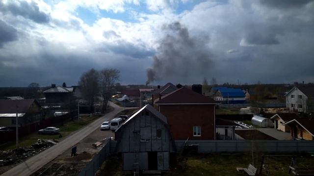 Барыги вместо сортировки мусора в деревне сжигают его? смотреть онлайн