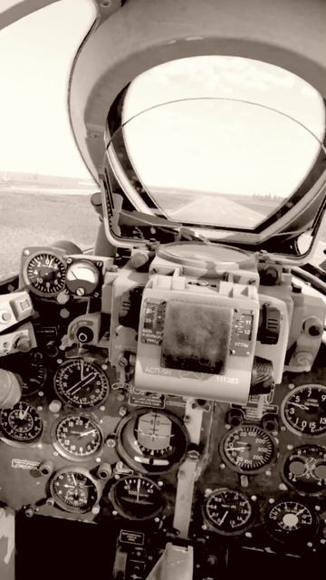 Посадка МиГ-19ПТ, War Thunder VR. смотреть онлайн