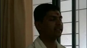 Доктор Ваши пропевает звук ОМ и биджа мантры.