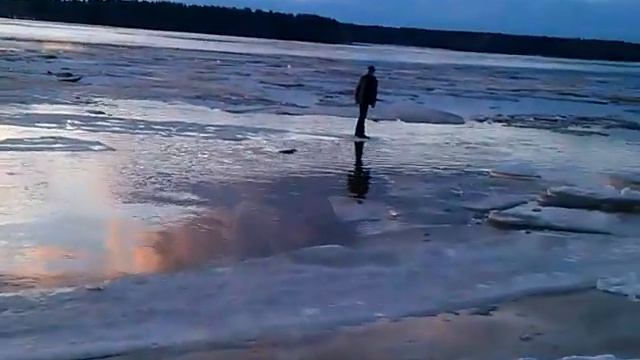 На льду