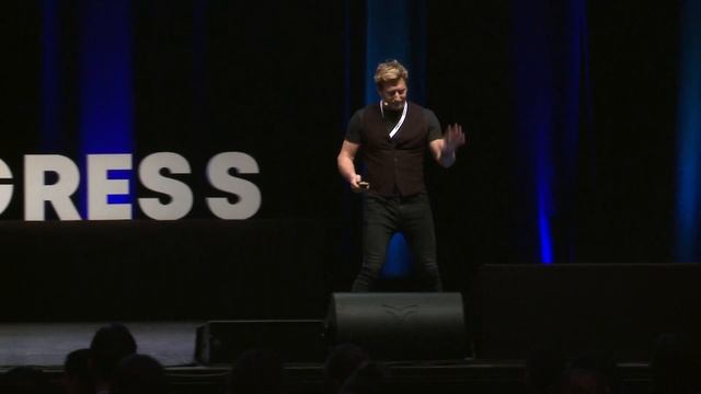 Magnús Scheving: Turning Health Into a Game (MOVE Congress 2019) смотреть онлайн