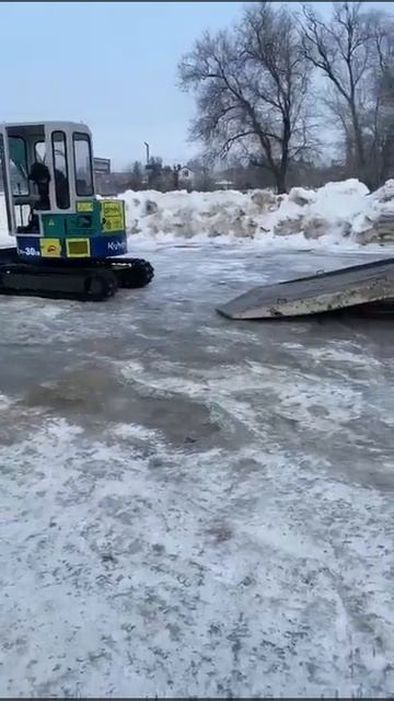 Перевозка мини трактора на эвакуаторе смотреть онлайн