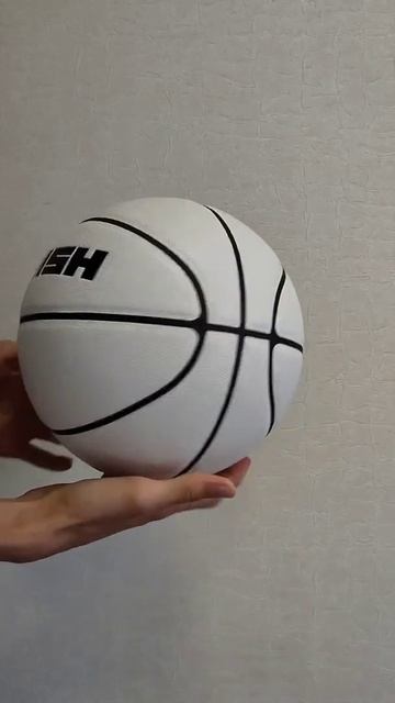 Белый баскетбольный мяч SWISH (Визуальный обзор) смотреть онлайн