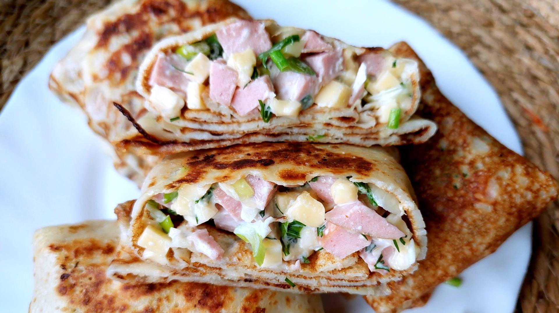 Блинчики на сливках, фаршированные пикантной начинкой. смотреть онлайн