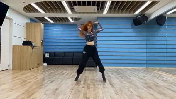 Yeji - 'River' Dance Practice Mirrored