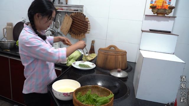 桑叶怎么吃才美味？试试这种做法，嘎嘣脆，简单又好吃 #待在家里，#跟我一起 смотреть онлайн