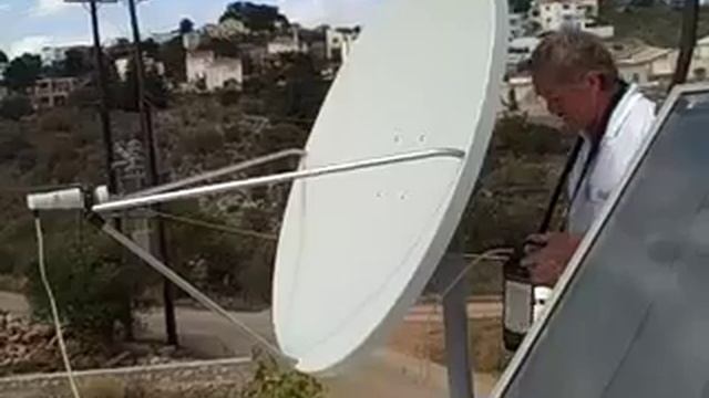 Graeme Cook aligning 1.2m satellite dish смотреть онлайн
