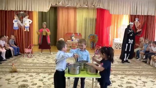 Игра "Мамины помощники". Музыкальные руководители Сегал Л. В., Дашдамирова М. А. смотреть онлайн