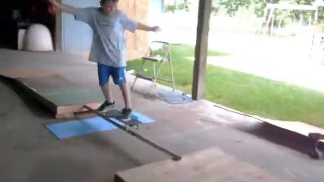 Kid Grinding Rail смотреть онлайн