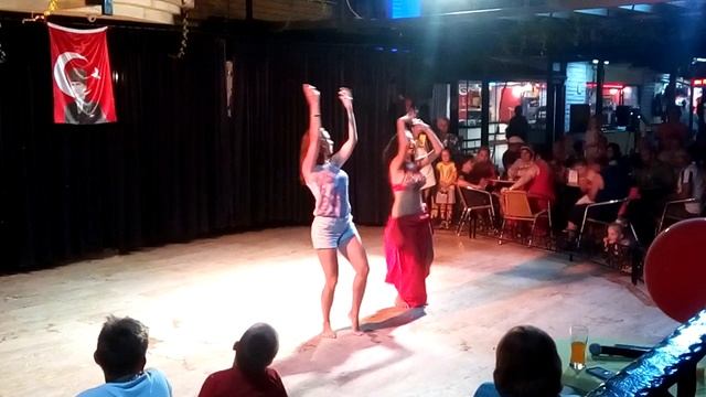 Вечерние шоу в отеле смотреть онлайн