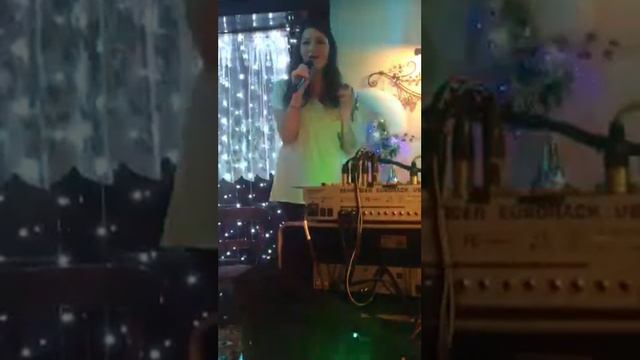 Tia Taylor singing 'Run' -Leona Lewis version смотреть онлайн
