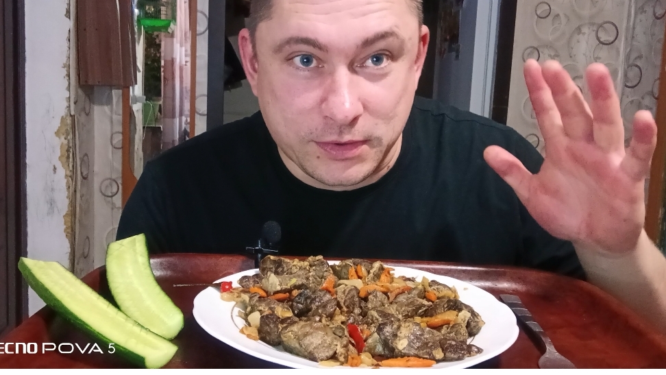 мукбанг/обжор/говяжьи потрошки/говяжье лёгкое,свежие огурцы/ смотреть онлайн