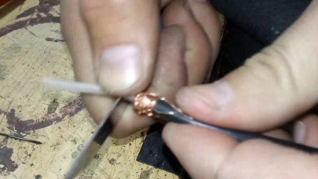 Montaż wtyczki UC1 na przewodzie RG58 смотреть онлайн