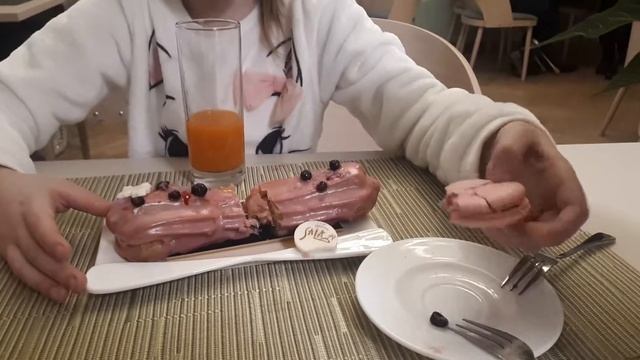 Театр. Киса в антракте.🤗 смотреть онлайн