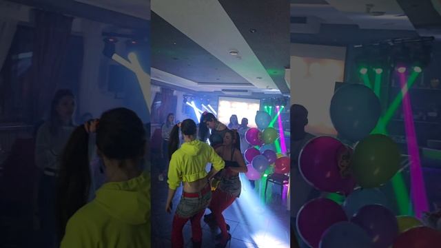 вечеринка в стиле 90х