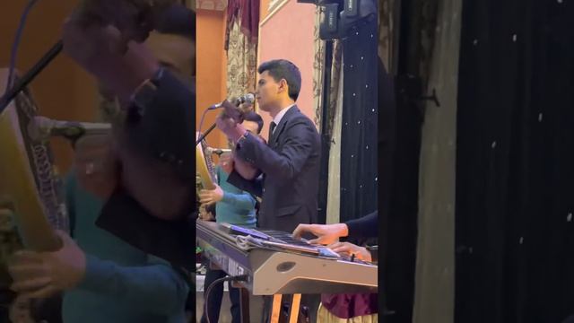 Azamat Bekmonov Oshiq g'arib shoxsanam dostonidan parcha смотреть онлайн