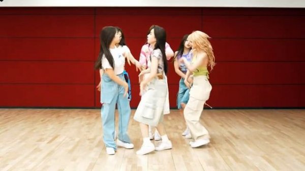 PARTY O'CLOCK - NMIXX [MIRRORED]