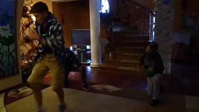 childcamp.com.ua - Детский лагерь "Magic Castle" - Dancing B boys смотреть онлайн